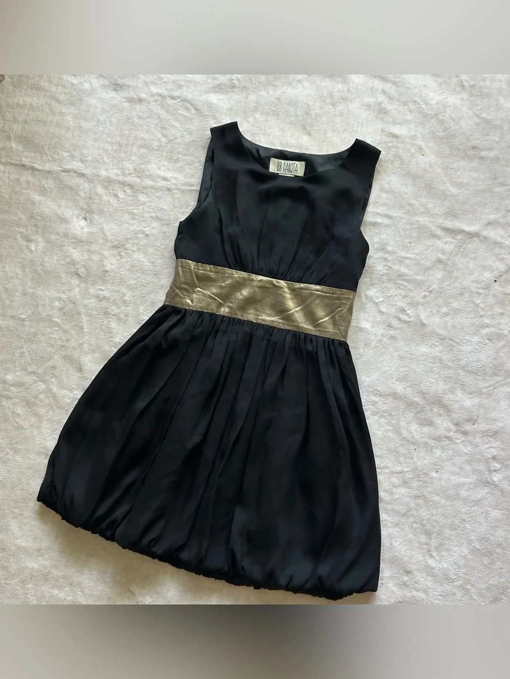 BB Dakota Bubble Hem Dress Size 2 Black Gold Satin Cocktail Mini